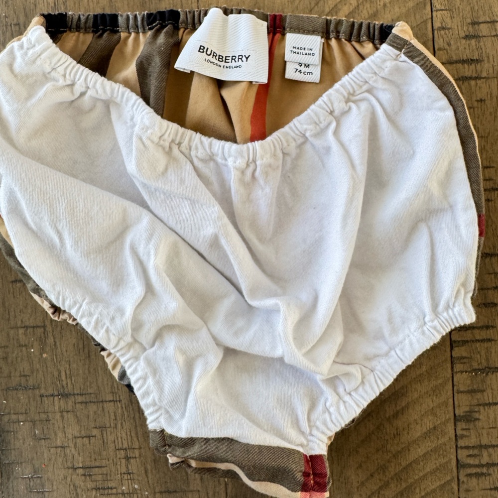 Burberry White and Tan Diaper Cover - Picture 7 of 9